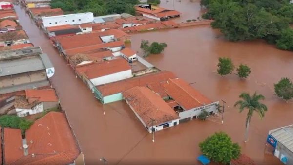 mirador-no-sul-do-maranhao-sofre-com-alta-no-nivel-do-rio-itapecuru-1641394245732_v2_900x506